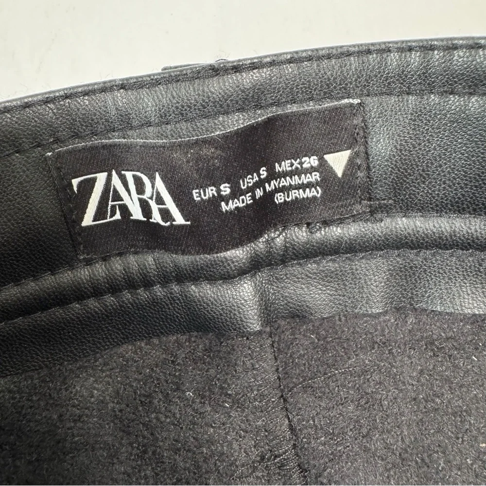 Zara Faux Leather black pants with ankle‎ zipper Size Small 5427